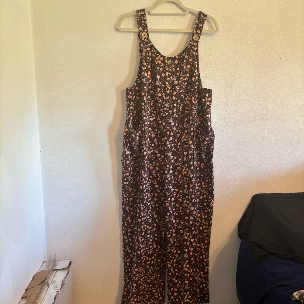 vestique Floral Brown and Pink Sleeveless Jumpsuit - Picture 3 of 8
